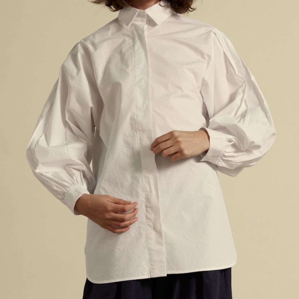 THE HER SHIRT IN WHITE AND NOIR
