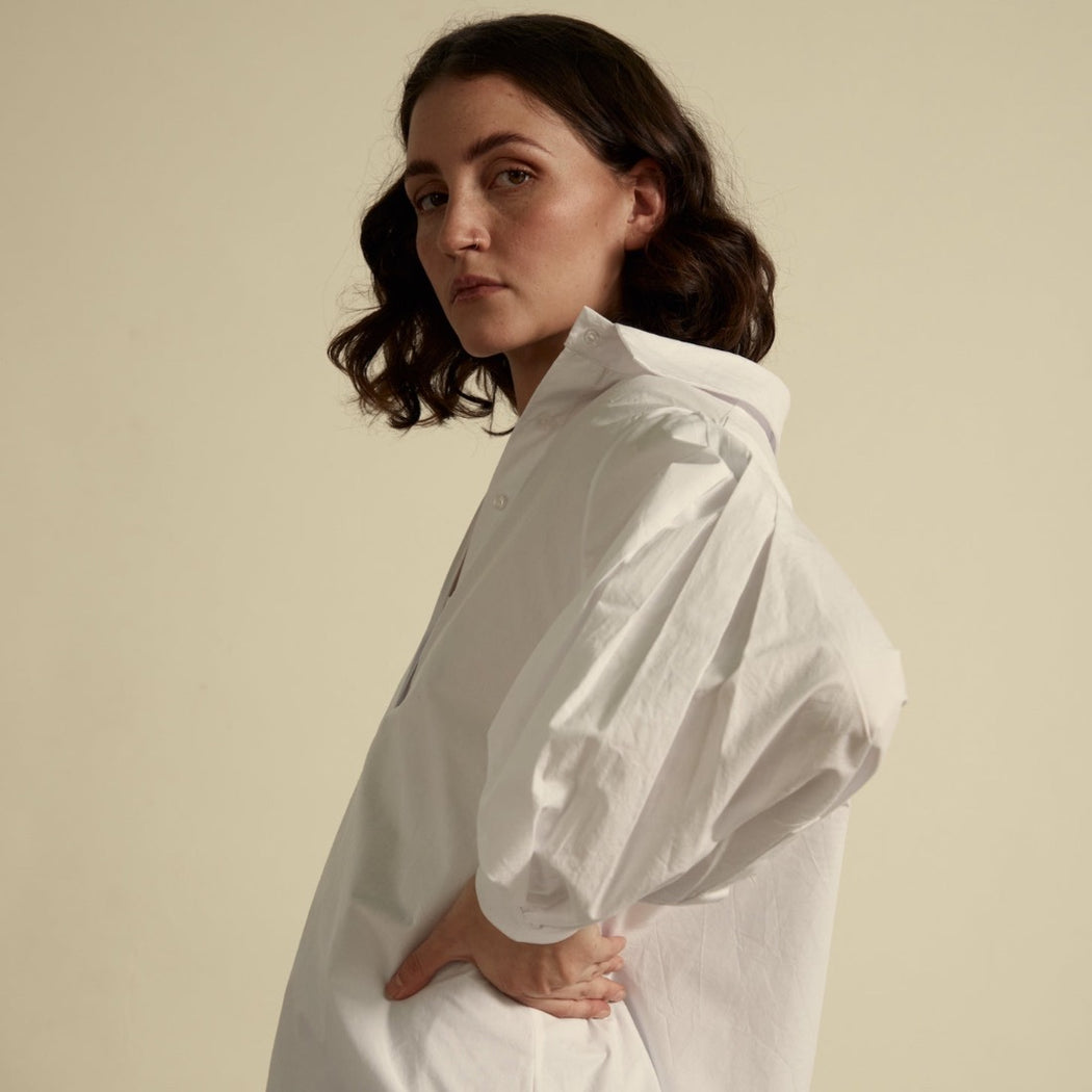 THE HER SHIRT IN WHITE AND NOIR