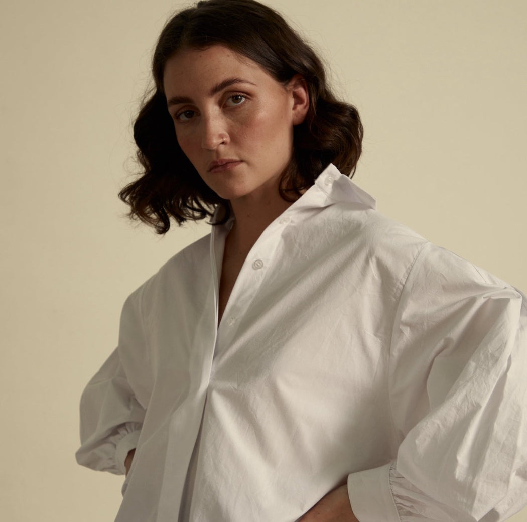 THE HER SHIRT IN WHITE AND NOIR