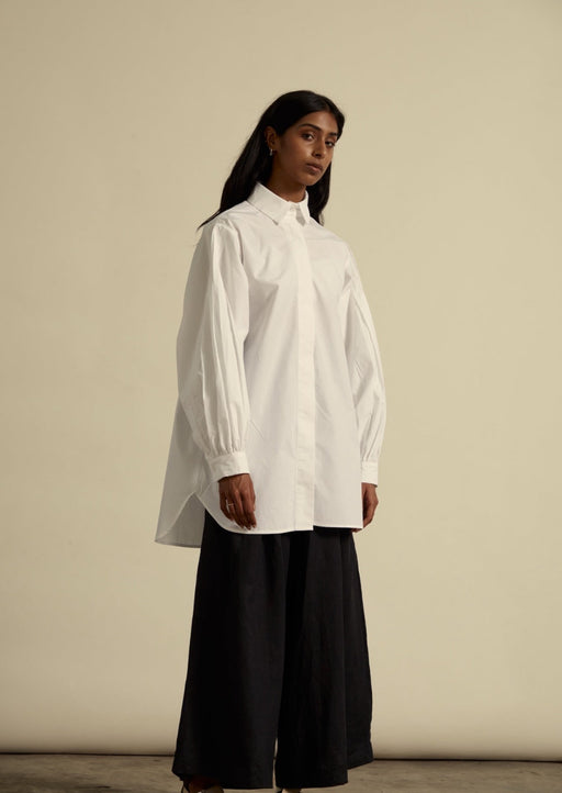 THE HER SHIRT IN WHITE AND NOIR