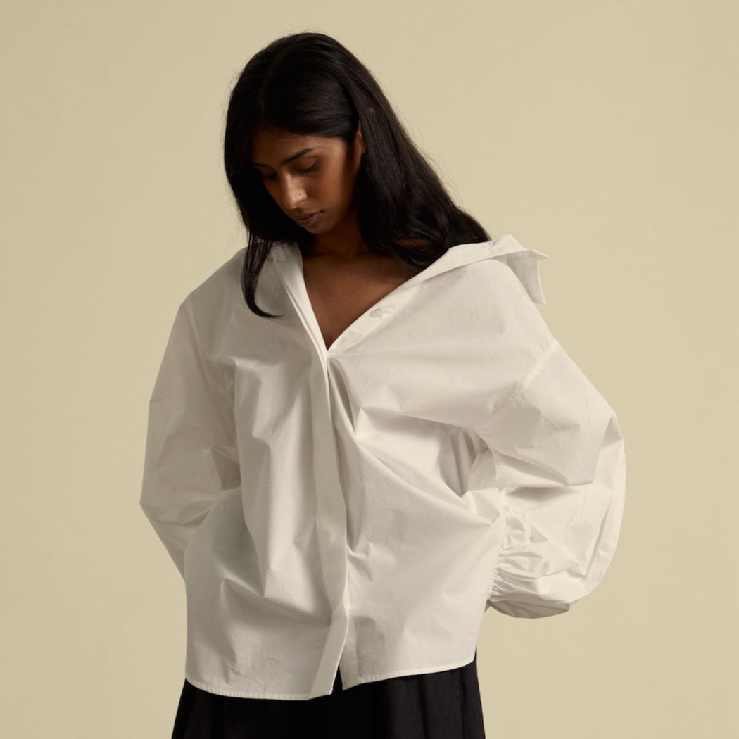 THE HER SHIRT IN WHITE AND NOIR