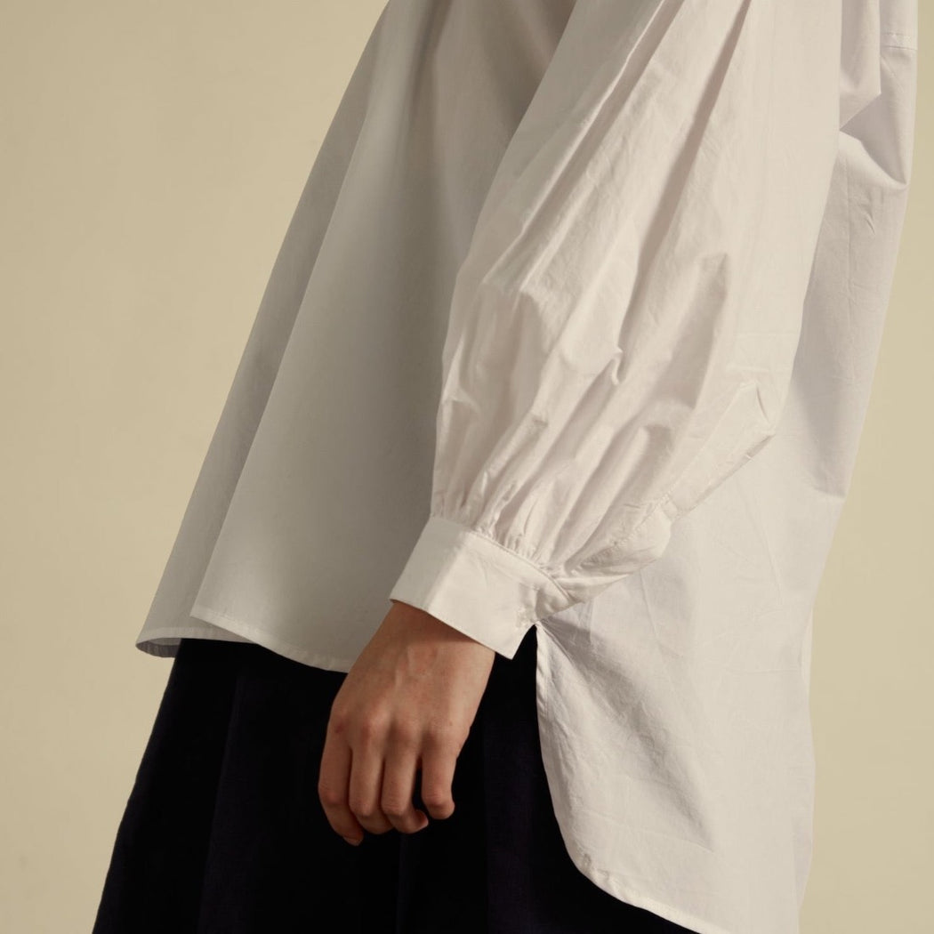 THE HER SHIRT IN WHITE AND NOIR